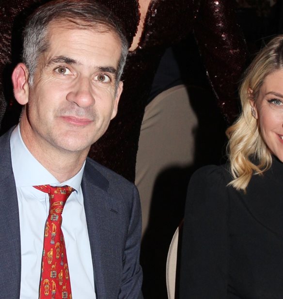 Σία Κοσιώνη | Το elegant χτένισμά της που θα δημιουργήσεις εύκολα για τα Χριστούγεννα