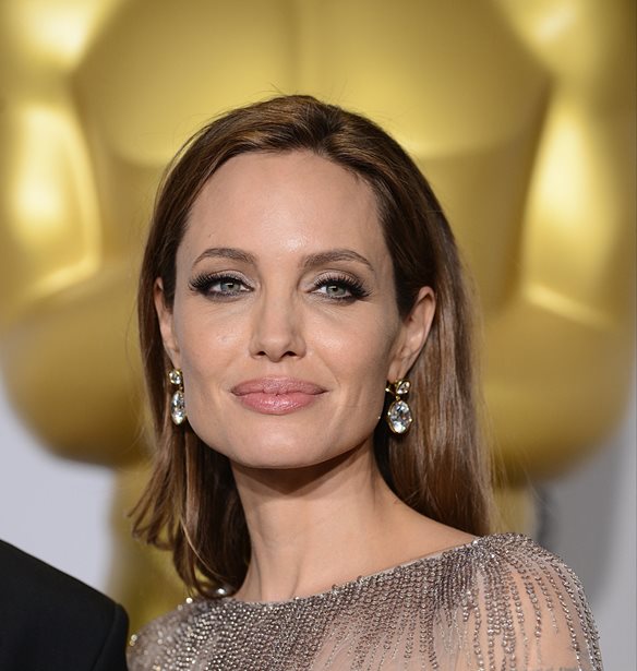 &#x397; &#x3BD;&#x3AD;&#x3B1; &#x3C3;&#x3C7;&#x3AD;&#x3C3;&#x3B7; &#x3C4;&#x3BF;&#x3C5; Brad Pitt &#x3AD;&#x3C7;&#x3B5;&#x3B9; &#x3BA;&#x3AC;&#x3BD;&#x3B5;&#x3B9; &#x3AD;&#x3BE;&#x3B1;&#x3BB;&#x3BB;&#x3B7; &#x3C4;&#x3B7;&#x3BD; Angelina Jolie