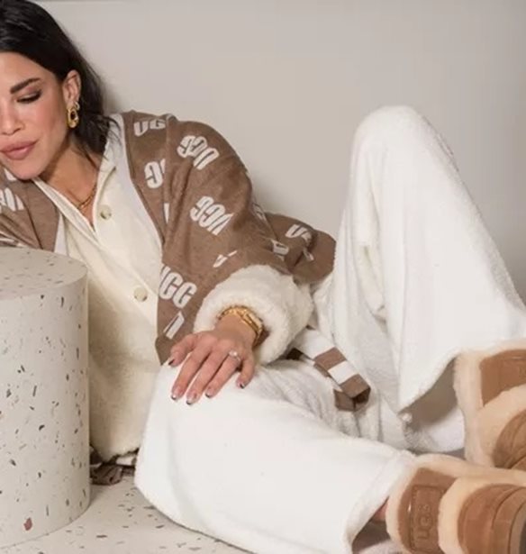 &#x397; &#x394;&#x3AC;&#x3C6;&#x3BD;&#x3B7; &#x39A;&#x3B1;&#x3C1;&#x3B1;&#x3B2;&#x3BF;&#x3BA;&#x3CD;&#x3C1;&#x3B7; &#x3C6;&#x3BF;&#x3C1;&#x3AC; &#x3C4;&#x3B1; &#x3B1;&#x3B3;&#x3B1;&#x3C0;&#x3B7;&#x3BC;&#x3AD;&#x3BD;&#x3B1; &#x3C4;&#x3B7;&#x3C2; outfits &#x3B1;&#x3C0;&#x3CC; &#x3C4;&#x3B7;&#x3BD; UGG &#x3BA;&#x3B1;&#x3B9; &#x3B1;&#x3C0;&#x3BF;&#x3BA;&#x3B1;&#x3BB;&#x3CD;&#x3C0;&#x3C4;&#x3B5;&#x3B9; &#x3C4;&#x3BF; styling tip &#x3C0;&#x3BF;&#x3C5; &#x3B1;&#x3BA;&#x3BF;&#x3BB;&#x3BF;&#x3C5;&#x3B8;&#x3B5;&#x3AF; &#x3C0;&#x3B9;&#x3C3;&#x3C4;&#x3AC;