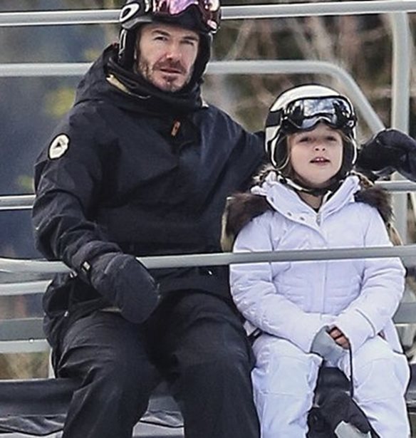 &#x393;&#x3B9;&#x3B1;&#x3C4;&#x3AF; &#x3B1;&#x3C5;&#x3C4;&#x3AE; &#x3B7; &#x3C6;&#x3C9;&#x3C4;&#x3BF;&#x3B3;&#x3C1;&#x3B1;&#x3C6;&#x3AF;&#x3B1; &#x3C4;&#x3BF;&#x3C5; David Beckham &#x3BC;&#x3B5; &#x3C4;&#x3B7;&#x3BD; Harper &#x3C0;&#x3C1;&#x3BF;&#x3BA;&#x3AC;&#x3BB;&#x3B5;&#x3C3;&#x3B5; &#x3B1;&#x3C1;&#x3BD;&#x3B7;&#x3C4;&#x3B9;&#x3BA;&#x3AC; &#x3C3;&#x3C7;&#x3CC;&#x3BB;&#x3B9;&#x3B1;