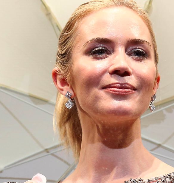 H Emily Blunt &#x3B8;&#x3B1; &#x3BA;&#x3AC;&#x3BD;&#x3B5;&#x3B9; &#x3AD;&#x3BD;&#x3B1; &#x3B4;&#x3B9;&#x3AC;&#x3BB;&#x3B5;&#x3B9;&#x3BC;&#x3BC;&#x3B1; &#x3B1;&#x3C0;&#x3CC; &#x3C4;&#x3B7;&#x3BD; &#x3C5;&#x3C0;&#x3BF;&#x3BA;&#x3C1;&#x3B9;&#x3C4;&#x3B9;&#x3BA;&#x3AE; &#x3BA;&#x3B1;&#x3B9; &#x3BF; &#x3BB;&#x3CC;&#x3B3;&#x3BF;&#x3C2; &#x3AD;&#x3C7;&#x3B5;&#x3B9; &#x3AC;&#x3BC;&#x3B5;&#x3C3;&#x3B7; &#x3C3;&#x3C7;&#x3AD;&#x3C3;&#x3B7; &#x3BC;&#x3B5; &#x3C4;&#x3B1; &#x3C0;&#x3B1;&#x3B9;&#x3B4;&#x3B9;&#x3AC; &#x3C4;&#x3B7;&#x3C2;