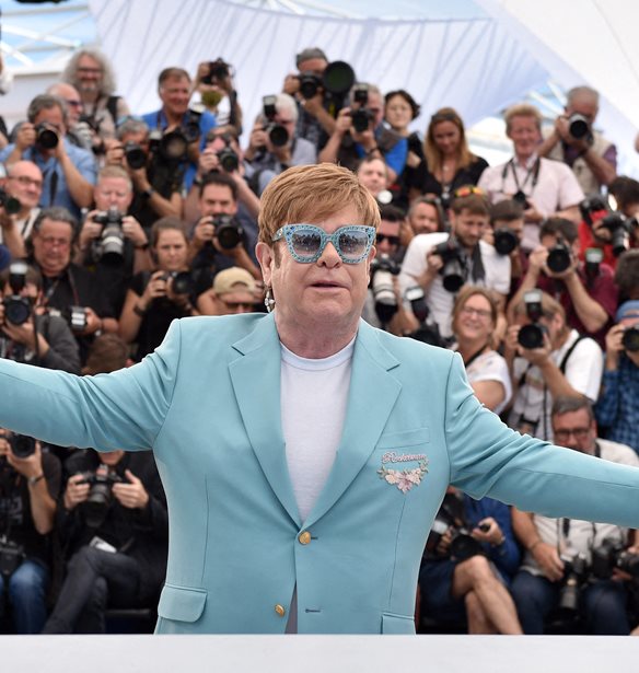 &#x39F; Elton John &#x3C3;&#x3C4;&#x3BF; 72&#x3BF; &#x3C6;&#x3B5;&#x3C3;&#x3C4;&#x3B9;&#x3B2;&#x3AC;&#x3BB; &#x3C4;&#x3C9;&#x3BD; &#x39A;&#x3B1;&#x3BD;&#x3BD;&#x3CE;&#x3BD;