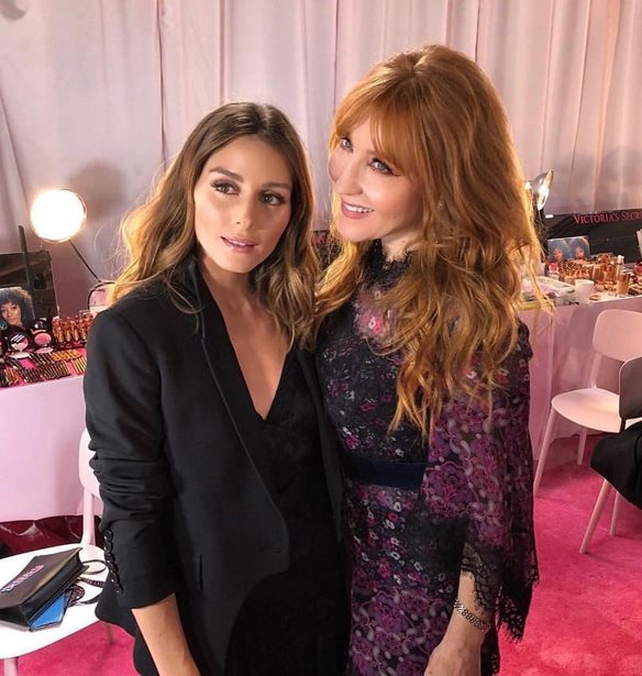 &#x397; make-up artist &#x3C4;&#x3C9;&#x3BD; &#x3B4;&#x3B9;&#x3B1;&#x3C3;&#x3AE;&#x3BC;&#x3C9;&#x3BD; &#x3B5;&#x3C0;&#x3B9;&#x3C3;&#x3B7;&#x3BC;&#x3B1;&#x3AF;&#x3BD;&#x3B5;&#x3B9; &#x3C4;&#x3B9; &#x3C0;&#x3C1;&#x3AD;&#x3C0;&#x3B5;&#x3B9; &#x3BD;&#x3B1; &#x3C0;&#x3C1;&#x3BF;&#x3C3;&#x3AD;&#x3BE;&#x3BF;&#x3C5;&#x3BC;&#x3B5; &#x3C3;&#x3C4;&#x3BF; &#x3BC;&#x3B1;&#x3BA;&#x3B9;&#x3B3;&#x3B9;&#x3AC;&#x3B6; &#x3BC;&#x3B1;&#x3C2;, &#x3BC;&#x3B5;&#x3C4;&#x3AC; &#x3C4;&#x3B1; 50