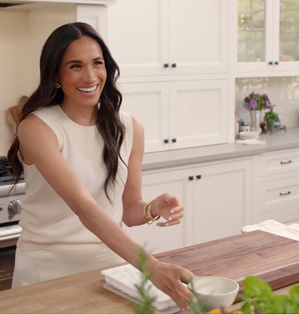 Meghan Markle | &#x397; &#x3B5;&#x3BE;&#x3AE;&#x3B3;&#x3B7;&#x3C3;&#x3B7; &#x3C0;&#x3AF;&#x3C3;&#x3C9; &#x3B1;&#x3C0;&#x3CC; &#x3C4;&#x3BF; &#x3C0;&#x3B1;&#x3C1;&#x3B1;&#x3C4;&#x3C3;&#x3BF;&#x3CD;&#x3BA;&#x3BB;&#x3B9; &#x3C0;&#x3BF;&#x3C5; &#x3C4;&#x3B7;&#x3C2; &#x3B5;&#x3AF;&#x3C7;&#x3B1;&#x3BD; &#x3B4;&#x3CE;&#x3C3;&#x3B5;&#x3B9; &#x3BF;&#x3B9; &#x3C3;&#x3C5;&#x3BD;&#x3B5;&#x3C1;&#x3B3;&#x3AC;&#x3C4;&#x3B5;&#x3C2; &#x3C4;&#x3B7;&#x3C2;