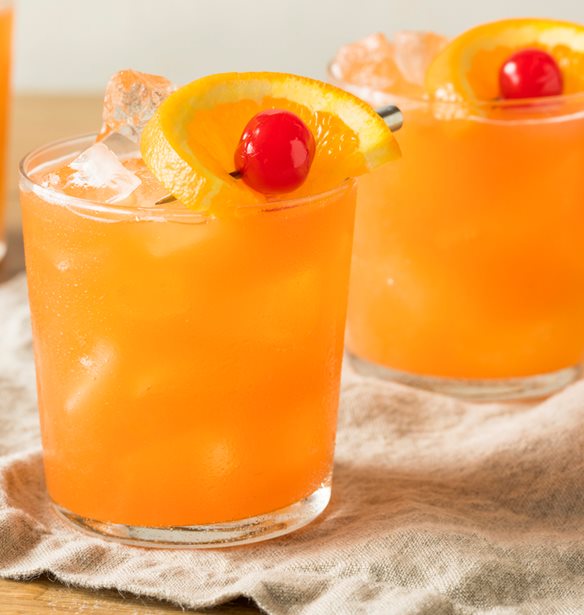 Rum Swizzle, &#x3B1;&#x3C0;&#x3CC; &#x3C4;&#x3B9;&#x3C2; &#x392;&#x3B5;&#x3C1;&#x3BC;&#x3BF;&#x3CD;&#x3B4;&#x3B5;&#x3C2; &#x3BC;&#x3B5; &#x3B1;&#x3B3;&#x3AC;&#x3C0;&#x3B7;