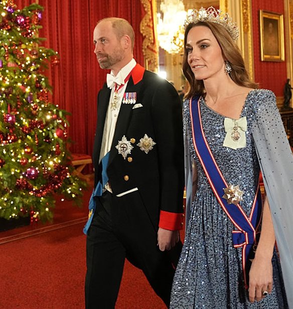 Kate Middleton | &#x388;&#x3BB;&#x3B1;&#x3BC;&#x3C8;&#x3B5; &#x3BC;&#x3B5; &#x3C4;&#x3B7;&#x3BD; &#x3C4;&#x3B9;&#x3AC;&#x3C1;&#x3B1; &#x3C4;&#x3B7;&#x3C2; &#x3B2;&#x3B1;&#x3C3;&#x3AF;&#x3BB;&#x3B9;&#x3C3;&#x3C3;&#x3B1;&#x3C2; Victoria &#x3BA;&#x3B1;&#x3B9; &#x3AD;&#x3BD;&#x3B1; &#x3AC;&#x3C8;&#x3BF;&#x3B3;&#x3BF; &#x3BC;&#x3C0;&#x3BB;&#x3B5; &#x3C6;&#x3CC;&#x3C1;&#x3B5;&#x3BC;&#x3B1;