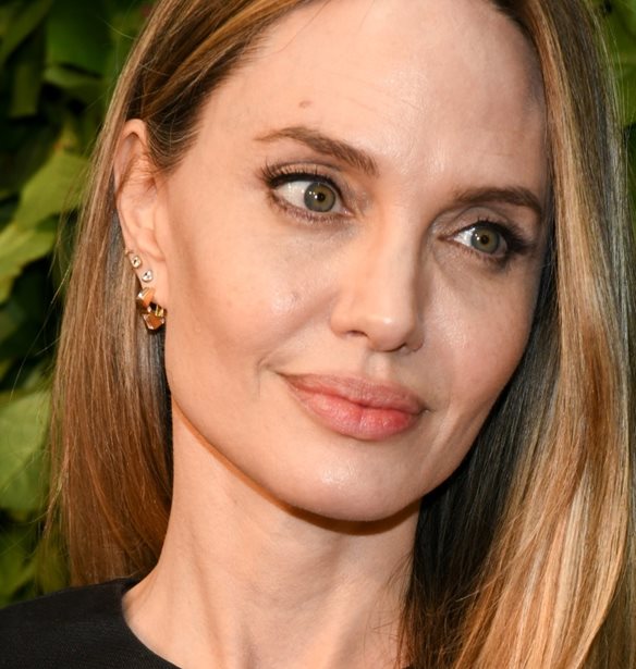 Angelina Jolie | &#x393;&#x3B9;&#x3B1;&#x3C4;&#x3AF; &#x3BC;&#x3C0;&#x3BF;&#x3C1;&#x3B5;&#x3AF; &#x3BD;&#x3B1; &#x3C6;&#x3C4;&#x3B1;&#x3AF;&#x3B5;&#x3B9; &#x3BF; Brad Pitt &#x3C0;&#x3BF;&#x3C5; &#x3B4;&#x3B5;&#x3BD; &#x3B5;&#x3AF;&#x3BD;&#x3B1;&#x3B9; &#x3C5;&#x3C0;&#x3BF;&#x3C8;&#x3AE;&#x3C6;&#x3B9;&#x3B1; &#x3B3;&#x3B9;&#x3B1; &#x38C;&#x3C3;&#x3BA;&#x3B1;&#x3C1;;