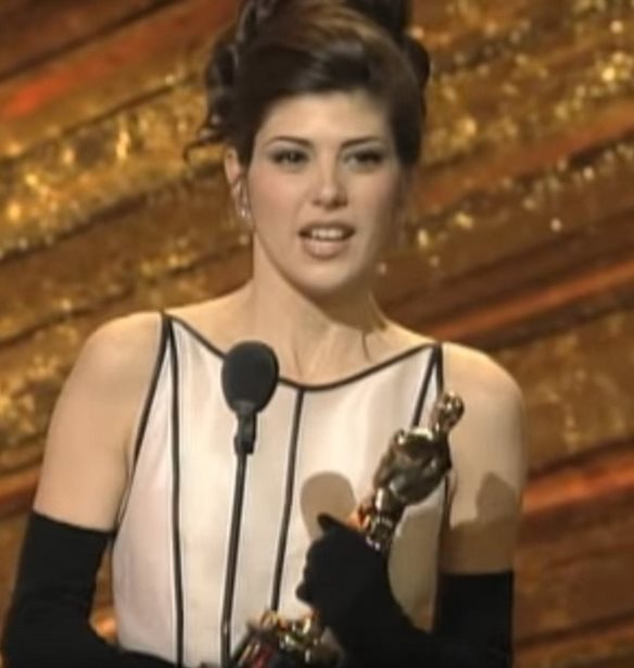 Marisa Tomei: &#x397; &#x3B7;&#x3B8;&#x3BF;&#x3C0;&#x3BF;&#x3B9;&#x3CC;&#x3C2; &#x3C0;&#x3BF;&#x3C5; &#x3C0;&#x3AE;&#x3C1;&#x3B5; &#x3C4;&#x3BF; &#x38C;&#x3C3;&#x3BA;&#x3B1;&#x3C1;... &#x3BA;&#x3B1;&#x3C4;&#x3AC; &#x3BB;&#x3AC;&#x3B8;&#x3BF;&#x3C2;