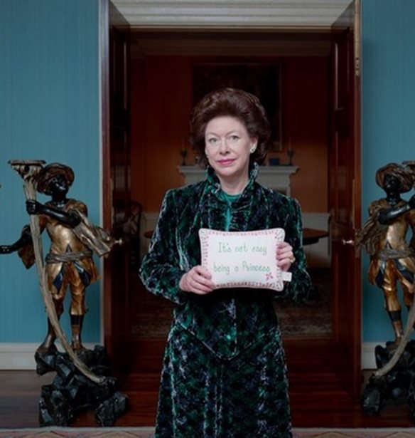 The Crown | &#x388;&#x3BD;&#x3B1; &#x3BA;&#x3BB;&#x3B1;&#x3C3;&#x3B9;&#x3BA;&#x3CC; &#x3B1;&#x3BE;&#x3B5;&#x3C3;&#x3BF;&#x3C5;&#x3AC;&#x3C1; &#x3C4;&#x3B7;&#x3C2; &#x3C0;&#x3C1;&#x3B9;&#x3B3;&#x3BA;&#x3AF;&#x3C0;&#x3B9;&#x3C3;&#x3C3;&#x3B1;&#x3C2; &#x39C;&#x3B1;&#x3C1;&#x3B3;&#x3B1;&#x3C1;&#x3AF;&#x3C4;&#x3B1;&#x3C2; &#x3B5;&#x3BC;&#x3C6;&#x3B1;&#x3BD;&#x3AF;&#x3C3;&#x3C4;&#x3B7;&#x3BA;&#x3B5; &#x3C3;&#x3C4;&#x3B7; &#x3C3;&#x3B5;&#x3B9;&#x3C1;&#x3AC;