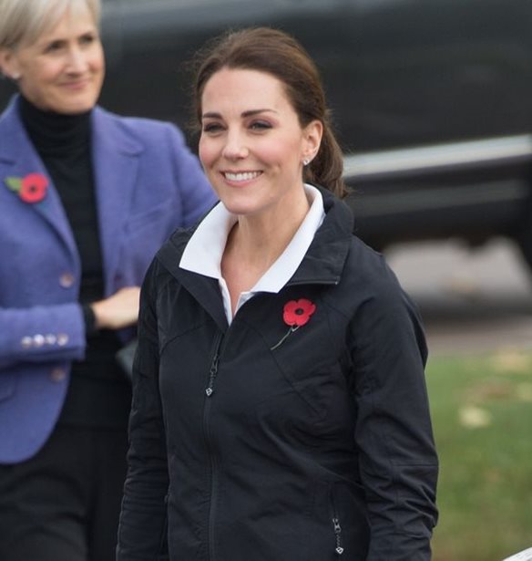 H Kate Middleton &#x3C6;&#x3CC;&#x3C1;&#x3B5;&#x3C3;&#x3B5; &#x3C4;&#x3BF; &#x3C0;&#x3B9;&#x3BF; chic sport outfit &#x3C0;&#x3BF;&#x3C5; &#x3B5;&#x3AF;&#x3B4;&#x3B1;&#x3BC;&#x3B5; &#x3C4;&#x3B5;&#x3BB;&#x3B5;&#x3C5;&#x3C4;&#x3B1;&#x3AF;&#x3B1;