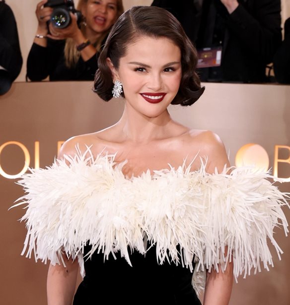 Selena Gomez | Χρειάστηκαν 323 ώρες για να δημιουργηθεί το Chanel φόρεμά της για τις Χρυσές Σφαίρες