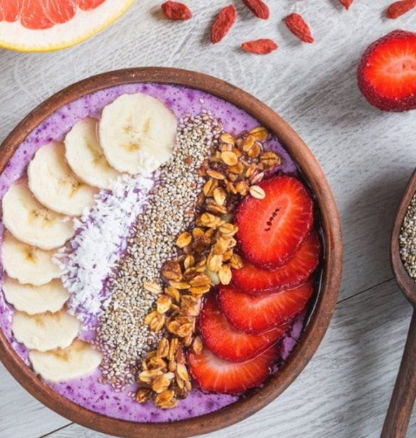 Πρωινό στις διακοπές: 5 ιδέες για να ξεκινήσεις τη μέρα σου υγιεινά και να μην πεινάσεις