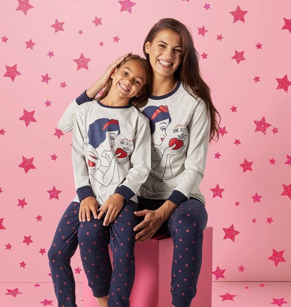 H Yamamay &#x3C0;&#x3B1;&#x3C1;&#x3BF;&#x3C5;&#x3C3;&#x3B9;&#x3AC;&#x3B6;&#x3B5;&#x3B9; &#x3C4;&#x3B7; Disney Princess capsule collection