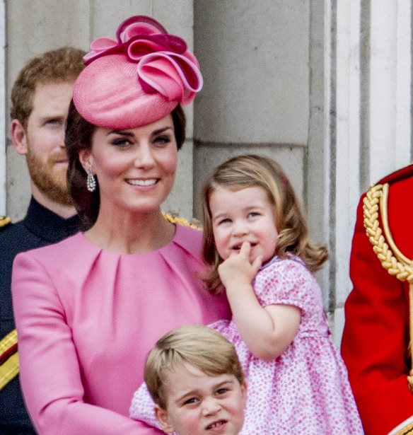 &#x397; Kate Middleton &#x3B1;&#x3C0;&#x3BF;&#x3BA;&#x3AC;&#x3BB;&#x3C5;&#x3C8;&#x3B5; &#x3C0;&#x3CE;&#x3C2; &#x3C6;&#x3C9;&#x3BD;&#x3AC;&#x3B6;&#x3B5;&#x3B9; &#x3BF; &#x3C0;&#x3C1;&#x3AF;&#x3B3;&#x3BA;&#x3B9;&#x3C0;&#x3B1;&#x3C2; George &#x3C4;&#x3BF;&#x3BD; &#x3BC;&#x3C0;&#x3B1;&#x3BC;&#x3C0;&#x3AC; &#x3C4;&#x3BF;&#x3C5;