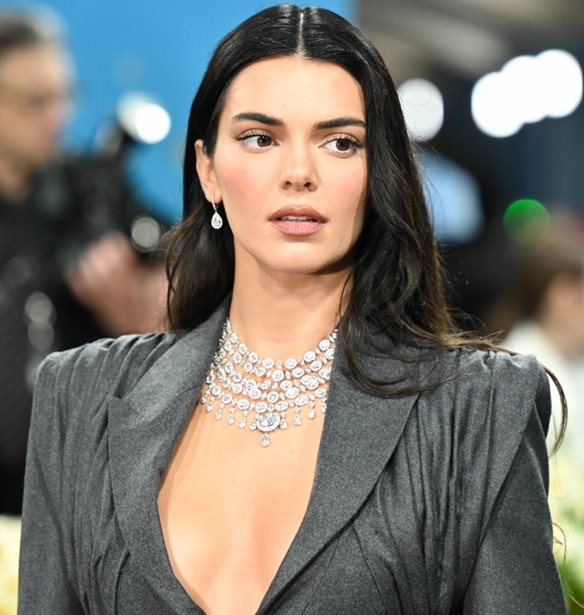 Kendall Jenner | &#x39C;&#x3B5; &#x3BC;&#x3B1;&#x3BD;&#x3B9;&#x3BA;&#x3B9;&#x3BF;&#x3CD;&#x3C1; &#x3C3;&#x3C4;&#x3BF; &#x3C7;&#x3C1;&#x3CE;&#x3BC;&#x3B1; &#x3C0;&#x3BF;&#x3C5; &#x3B1;&#x3B3;&#x3B1;&#x3C0;&#x3AE;&#x3B8;&#x3B7;&#x3BA;&#x3B5; &#x3CC;&#x3C3;&#x3B1; &#x3BB;&#x3AF;&#x3B3;&#x3B1; &#x3C4;&#x3BF; &#x3C6;&#x3B5;&#x3C4;&#x3B9;&#x3BD;&#x3CC; &#x3BA;&#x3B1;&#x3BB;&#x3BF;&#x3BA;&#x3B1;&#x3AF;&#x3C1;&#x3B9;
