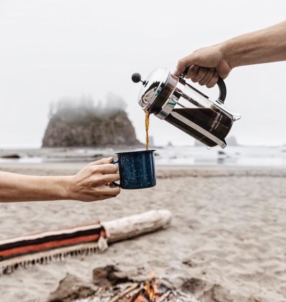 Οι άνθρωποι που πίνουν πολύ καφέ, τείνουν να ζουν περισσότερο