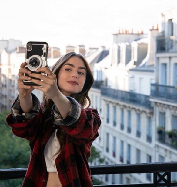 Emily in Paris | &#x3A3;&#x3BA;&#x3AC;&#x3BD;&#x3B4;&#x3B1;&#x3BB;&#x3BF; &#x3BC;&#x3B5; &#x3C4;&#x3B9;&#x3C2; &#x3C5;&#x3C0;&#x3BF;&#x3C8;&#x3B7;&#x3C6;&#x3B9;&#x3CC;&#x3C4;&#x3B7;&#x3C4;&#x3B5;&#x3C2; &#x3C3;&#x3C4;&#x3B9;&#x3C2; &#x3A7;&#x3C1;&#x3C5;&#x3C3;&#x3AD;&#x3C2; &#x3A3;&#x3C6;&#x3B1;&#x3AF;&#x3C1;&#x3B5;&#x3C2;