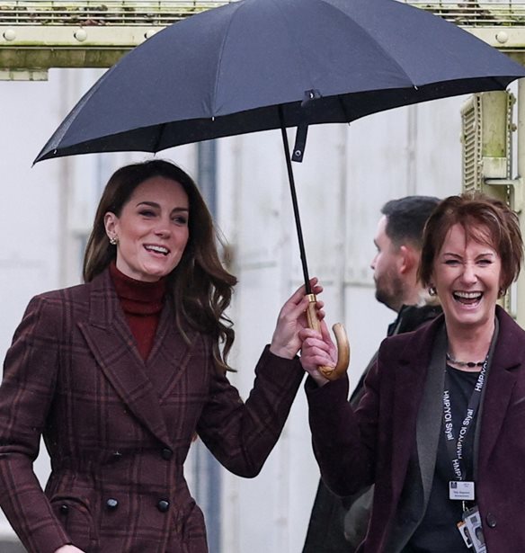 Kate Middleton | &#x3A3;&#x3C5;&#x3BD;&#x3B4;&#x3CD;&#x3B1;&#x3C3;&#x3B5; &#x3C4;&#x3BF; &#x3BA;&#x3BB;&#x3B1;&#x3C3;&#x3B9;&#x3BA;&#x3CC; &#x3BA;&#x3B1;&#x3C1;&#x3CC; &#x3C0;&#x3B1;&#x3BB;&#x3C4;&#x3CC; &#x3BC;&#x3B5; &#x3C3;&#x3C4;&#x3B9;&#x3BB;&#x3AC;&#x3C4;&#x3B5;&#x3C2; suede &#x3BC;&#x3C0;&#x3CC;&#x3C4;&#x3B5;&#x3C2;