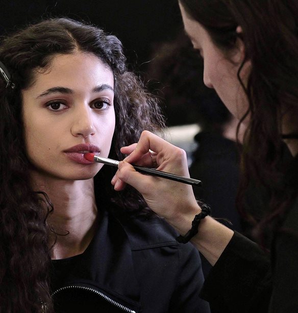 Bitten lips | &#x3A4;&#x3BF; &#x3C1;&#x3BF;&#x3C5;&#x3B6; &#x3C3;&#x3B5; &#x3BC;&#x3BF;&#x3C1;&#x3C6;&#x3AE; &#x3C0;&#x3BF;&#x3CD;&#x3B4;&#x3C1;&#x3B1;&#x3C2; &#x3B5;&#x3AF;&#x3BD;&#x3B1;&#x3B9; &#x3C4;&#x3BF; &#x3BC;&#x3CC;&#x3BD;&#x3BF; &#x3C0;&#x3C1;&#x3BF;&#x3CA;&#x3CC;&#x3BD; &#x3C0;&#x3BF;&#x3C5; &#x3C7;&#x3C1;&#x3B5;&#x3B9;&#x3AC;&#x3B6;&#x3B5;&#x3C3;&#x3B1;&#x3B9; &#x3B3;&#x3B9;&#x3B1; &#x3BD;&#x3B1; &#x3C0;&#x3B5;&#x3C4;&#x3CD;&#x3C7;&#x3B5;&#x3B9;&#x3C2; &#x3C4;&#x3BF; viral trend