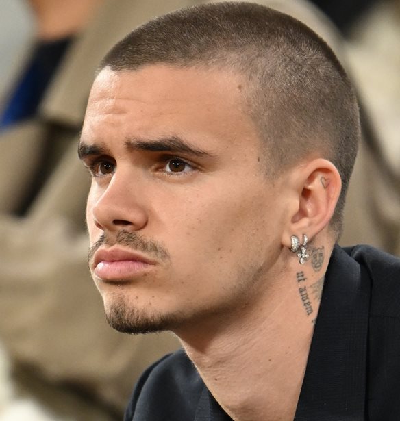&#x393;&#x3B9;&#x3B1;&#x3C4;&#x3AF; &#x3BF; Romeo Beckham &#x3AD;&#x3C6;&#x3C5;&#x3B3;&#x3B5; &#x3B1;&#x3C0;&#x3CC; &#x3C4;&#x3BF; &#x3C3;&#x3C0;&#x3AF;&#x3C4;&#x3B9; &#x3C4;&#x3B7;&#x3C2; &#x3BF;&#x3B9;&#x3BA;&#x3BF;&#x3B3;&#x3AD;&#x3BD;&#x3B5;&#x3B9;&#x3B1;&#x3C2; &#x3BC;&#x3B5;&#x3C4;&#x3AC; &#x3C4;&#x3BF;&#x3BD; &#x3C7;&#x3C9;&#x3C1;&#x3B9;&#x3C3;&#x3BC;&#x3CC;