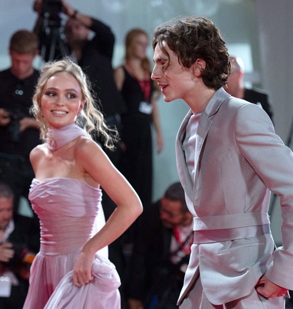 &#x3A4;&#x3BF; &quot;&#x3BA;&#x3B1;&#x3C5;&#x3C4;&#x3CC;&quot; &#x3C3;&#x3C4;&#x3B9;&#x3B3;&#x3BC;&#x3B9;&#x3CC;&#x3C4;&#x3C5;&#x3C0;&#x3BF; &#x3C4;&#x3C9;&#x3BD; Timoth&#xE9;e Chalamet &#x3BA;&#x3B1;&#x3B9; Lily Rose Depp &#x3AD;&#x3C7;&#x3B5;&#x3B9; &#x3B3;&#x3AF;&#x3BD;&#x3B5;&#x3B9; &#x3C4;&#x3BF; &#x3BA;&#x3B1;&#x3BB;&#x3CD;&#x3C4;&#x3B5;&#x3C1;&#x3BF; meme &#x3C3;&#x3C4;&#x3BF; Instagram