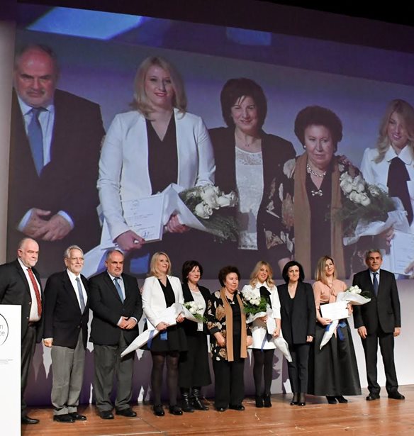 &#x3A4;&#x3B1; &#x395;&#x3BB;&#x3BB;&#x3B7;&#x3BD;&#x3B9;&#x3BA;&#x3AC; &#x392;&#x3C1;&#x3B1;&#x3B2;&#x3B5;&#x3AF;&#x3B1; L&#x27;Or&#xE9;al-Unesco &#x3C4;&#x3AF;&#x3BC;&#x3B7;&#x3C3;&#x3B1;&#x3BD; &#x3C4;&#x3B9;&#x3C2; &#x3B3;&#x3C5;&#x3BD;&#x3B1;&#x3AF;&#x3BA;&#x3B5;&#x3C2; &#x3C3;&#x3C4;&#x3B7;&#x3BD; &#x3B5;&#x3C0;&#x3B9;&#x3C3;&#x3C4;&#x3AE;&#x3BC;&#x3B7;