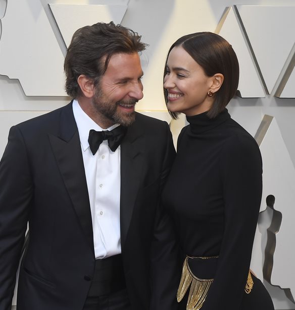 Bradley Cooper - Irina Shayk | &#x394;&#x3AF;&#x3BD;&#x3BF;&#x3C5;&#x3BD; &#x3BC;&#x3B9;&#x3B1; &#x3B4;&#x3B5;&#x3CD;&#x3C4;&#x3B5;&#x3C1;&#x3B7; &#x3B5;&#x3C5;&#x3BA;&#x3B1;&#x3B9;&#x3C1;&#x3AF;&#x3B1; &#x3C3;&#x3C4;&#x3B7; &#x3C3;&#x3C7;&#x3AD;&#x3C3;&#x3B7; &#x3C4;&#x3BF;&#x3C5;&#x3C2;
