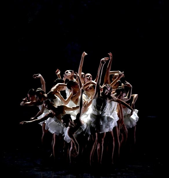 Ballets Preljocaj - &#x397; &#x3BB;&#x3AF;&#x3BC;&#x3BD;&#x3B7; &#x3C4;&#x3C9;&#x3BD; &#x3BA;&#x3CD;&#x3BA;&#x3BD;&#x3C9;&#x3BD; &#x3C3;&#x3C4;&#x3BF; &#x39C;&#x3AD;&#x3B3;&#x3B1;&#x3C1;&#x3BF; &#x39C;&#x3BF;&#x3C5;&#x3C3;&#x3B9;&#x3BA;&#x3AE;&#x3C2;