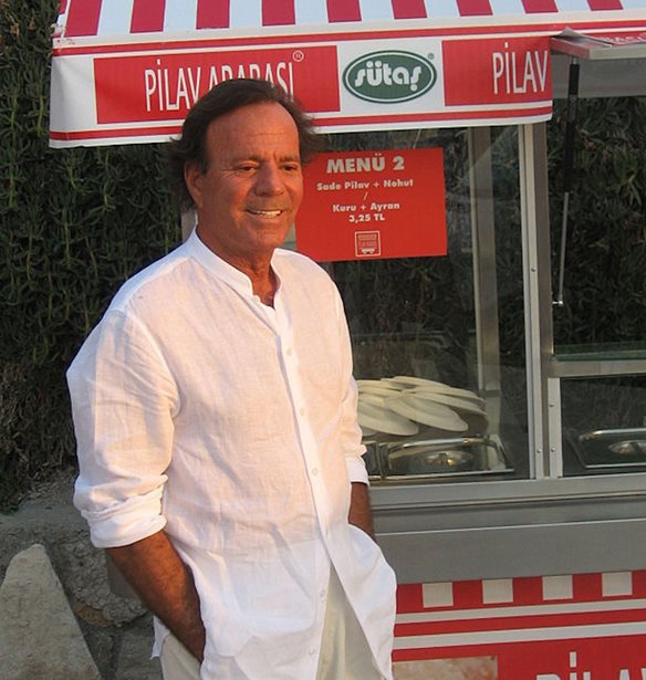 Julio Iglesias | Kατηγορείται για σεξουαλική επίθεση από δύο πρώην υπαλλήλους