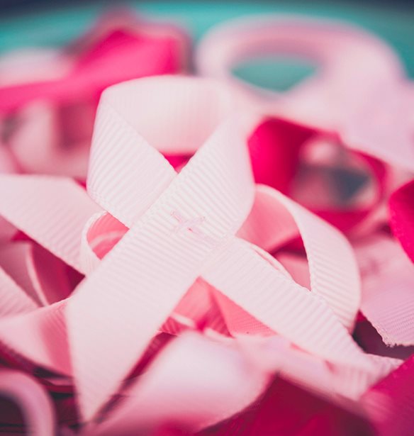 Τρία λιγότερο κοινά συμπτώματα του καρκίνου του μαστού που πρέπει να γνωρίζεις