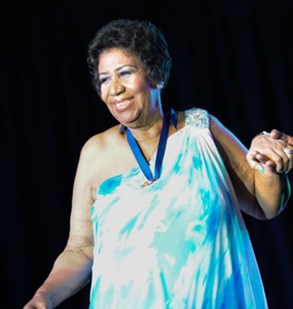 &#x397; PETA &#x3B6;&#x3B7;&#x3C4;&#x3AC;&#x3B5;&#x3B9; &#x3C4;&#x3B1; &#x3B3;&#x3BF;&#x3CD;&#x3BD;&#x3B9;&#x3BD;&#x3B1; &#x3C0;&#x3B1;&#x3BB;&#x3C4;&#x3CC; &#x3C4;&#x3B7;&#x3C2; Aretha Franklin