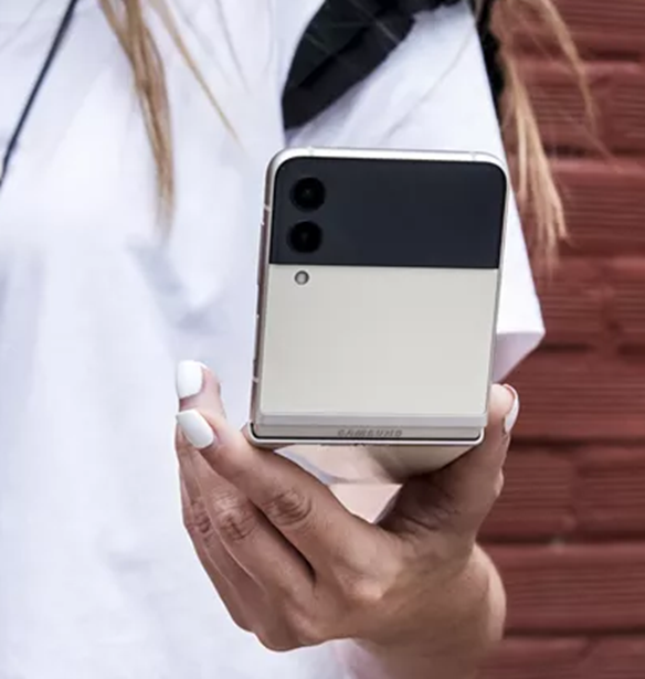 Style meets tech with a twist | &#x3A0;&#x3CE;&#x3C2; &#x3C4;&#x3BF; smartphone &#x3BC;&#x3BF;&#x3C5;, &#x3B2;&#x3B5;&#x3BB;&#x3C4;&#x3AF;&#x3C9;&#x3C3;&#x3B5; &#x3C4;&#x3B7;&#x3BD; &#x3BA;&#x3B1;&#x3B8;&#x3B7;&#x3BC;&#x3B5;&#x3C1;&#x3B9;&#x3BD;&#x3CC;&#x3C4;&#x3B7;&#x3C4;&#x3AC; &#x3BC;&#x3BF;&#x3C5;