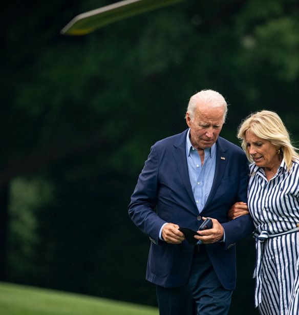 Joe -Jill Biden | &#x3A4;&#x3BF; &#x3BC;&#x3AE;&#x3BD;&#x3C5;&#x3BC;&#x3B1; &#x3C4;&#x3BF;&#x3C5; &#x3C0;&#x3C1;&#x3BF;&#x3B5;&#x3B4;&#x3C1;&#x3B9;&#x3BA;&#x3BF;&#x3CD; &#x3B6;&#x3B5;&#x3CD;&#x3B3;&#x3BF;&#x3C5;&#x3C2; &#x3C4;&#x3C9;&#x3BD; &#x397;&#x3A0;&#x391; &#x3B3;&#x3B9;&#x3B1; &#x3C4;&#x3B7;&#x3BD; &#x3C4;&#x3C1;&#x3B1;&#x3B3;&#x3C9;&#x3B4;&#x3AF;&#x3B1; &#x3C3;&#x3C4;&#x3B1; &#x3A4;&#x3AD;&#x3BC;&#x3C0;&#x3B7;