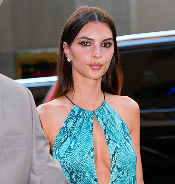 Emily Ratajkowski | &#x3A0;&#x3B1;&#x3B8;&#x3B9;&#x3B1;&#x3C3;&#x3BC;&#x3AD;&#x3BD;&#x3B1; &#x3C6;&#x3B9;&#x3BB;&#x3B9;&#x3AC; &#x3BC;&#x3B5; &#x3C4;&#x3BF;&#x3BD; &#x3B5;&#x3BB;&#x3BB;&#x3B7;&#x3BD;&#x3B9;&#x3BA;&#x3AE;&#x3C2; &#x3BA;&#x3B1;&#x3C4;&#x3B1;&#x3B3;&#x3C9;&#x3B3;&#x3AE;&#x3C2; &#x3C3;&#x3BA;&#x3B7;&#x3BD;&#x3BF;&#x3B8;&#x3AD;&#x3C4;&#x3B7; Romain Gavras