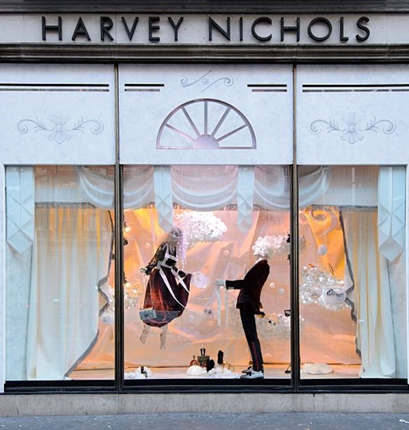 Harvey Nichols: &#x3A4;&#x3BF; &#x3B5;&#x3BC;&#x3C0;&#x3BF;&#x3C1;&#x3B9;&#x3BA;&#x3CC; &#x3BA;&#x3AD;&#x3BD;&#x3C4;&#x3C1;&#x3BF; &#x3AD;&#x3C7;&#x3B5;&#x3B9; &#x3C4;&#x3B9;&#x3C2; &#x3C0;&#x3B9;&#x3BF; &#x3B5;&#x3BD;&#x3C4;&#x3C5;&#x3C0;&#x3C9;&#x3C3;&#x3B9;&#x3B1;&#x3BA;&#x3AD;&#x3C2; &#x3B3;&#x3B9;&#x3BF;&#x3C1;&#x3C4;&#x3B9;&#x3BD;&#x3AD;&#x3C2; &#x3B2;&#x3B9;&#x3C4;&#x3C1;&#x3AF;&#x3BD;&#x3B5;&#x3C2; &#x3C0;&#x3BF;&#x3C5; &#x3AD;&#x3C7;&#x3B5;&#x3B9;&#x3C2; &#x3B4;&#x3B5;&#x3B9;