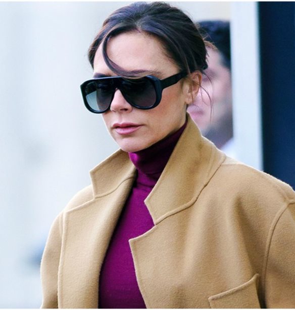 Victoria Beckham | &#x394;&#x3B5;&#x3AF;&#x3C7;&#x3BD;&#x3B5;&#x3B9; &#x3C4;&#x3BF;&#x2026; &#x3BD;&#x3AD;&#x3BF; &#x3C4;&#x3C1;&#x3CC;&#x3C0;&#x3BF; &#x3BD;&#x3B1; &#x3BA;&#x3C1;&#x3B1;&#x3C4;&#x3AC;&#x3C2; &#x3C4;&#x3BF; clutch!