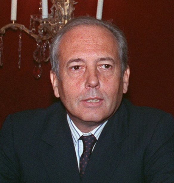 &#x3A0;&#x3AD;&#x3B8;&#x3B1;&#x3BD;&#x3B5; &#x3BF; Alain Chevalier, &#x3AD;&#x3BD;&#x3B1;&#x3C2; &#x3B1;&#x3C0;&#x3CC; &#x3C4;&#x3BF;&#x3C5;&#x3C2; &#x3B9;&#x3B4;&#x3C1;&#x3C5;&#x3C4;&#x3AD;&#x3C2; &#x3C4;&#x3B7;&#x3C2; LVMH