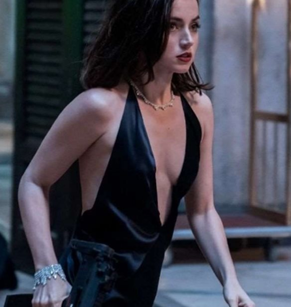 Ballerina | &#x397; Ana de Armas &#x3B5;&#x3C0;&#x3B9;&#x3C3;&#x3C4;&#x3C1;&#x3AD;&#x3C6;&#x3B5;&#x3B9; &#x3C3;&#x3C4;&#x3BF;&#x3BD; &#x3BA;&#x3CC;&#x3C3;&#x3BC;&#x3BF; &#x3C4;&#x3BF;&#x3C5; John Wick