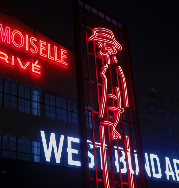 &#x397; &#x3AD;&#x3BA;&#x3B8;&#x3B5;&#x3C3;&#x3B7; Mademoiselle Priv&#xE9; &#x3BC;&#x3B5;&#x3C4;&#x3B1;&#x3C6;&#x3AD;&#x3C1;&#x3B5;&#x3C4;&#x3B1;&#x3B9; &#x3C3;&#x3C4;&#x3B7; &#x3A3;&#x3B1;&#x3BD;&#x3B3;&#x3BA;&#x3AC;&#x3B7;