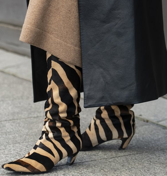 Οι animal print μπότες με kitten heels από τη Stradivarius για να φοράς day to night