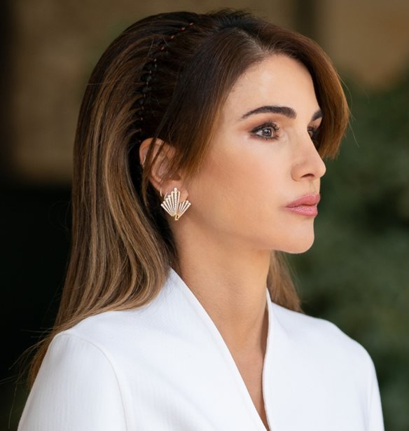 Power Dressing | &#x397; &#x3BA;&#x3BF;&#x3BC;&#x3C8;&#x3AE; &#x3B5;&#x3BC;&#x3C6;&#x3AC;&#x3BD;&#x3B9;&#x3C3;&#x3B7; &#x3C4;&#x3B7;&#x3C2; &#x3B2;&#x3B1;&#x3C3;&#x3AF;&#x3BB;&#x3B9;&#x3C3;&#x3C3;&#x3B1;&#x3C2; &#x3A1;&#x3AC;&#x3BD;&#x3B9;&#x3B1;&#x3C2; &#x3C4;&#x3B7;&#x3C2; &#x399;&#x3BF;&#x3C1;&#x3B4;&#x3B1;&#x3BD;&#x3AF;&#x3B1;&#x3C2; &#x3BC;&#x3B5; &#x3C1;&#x3BF;&#x3B6; &#x3BA;&#x3BF;&#x3C3;&#x3C4;&#x3BF;&#x3CD;&#x3BC;&#x3B9;