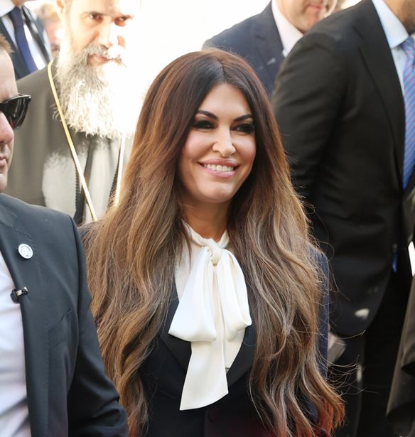 &#x397; Kimberly Guilfoyle &#x3B5;&#x3C0;&#x3B9;&#x3BB;&#x3AD;&#x3B3;&#x3B5;&#x3B9; &#x3BE;&#x3B1;&#x3BD;&#x3AC; &#x3C4;&#x3B7;&#x3BD; cool &#x3C3;&#x3C4;&#x3BF;&#x3BB;&#x3AE; &#x3C4;&#x3B7;&#x3C2; &#x3BC;&#x3B5; navy &#x3BA;&#x3BF;&#x3C3;&#x3C4;&#x3BF;&#x3CD;&#x3BC;&#x3B9; &#x3BA;&#x3B1;&#x3B9; pussy bow &#x3BC;&#x3C0;&#x3BB;&#x3BF;&#x3CD;&#x3B6;&#x3B1;