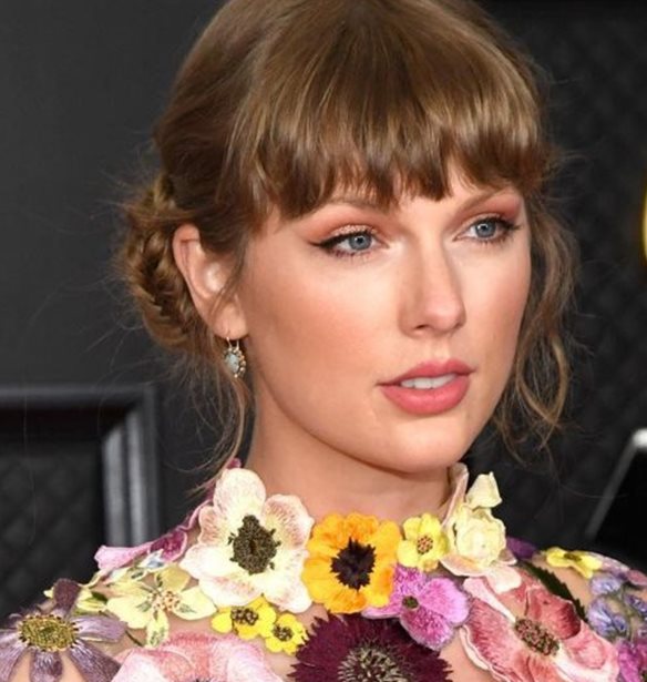 Grammys 2021 | &#x3A4;&#x3B1; beauty looks &#x3C0;&#x3BF;&#x3C5; &#x3BE;&#x3B5;&#x3C7;&#x3CE;&#x3C1;&#x3B9;&#x3C3;&#x3B1;&#x3BD; &#x3C3;&#x3C4;&#x3BF; &#x3BA;&#x3CC;&#x3BA;&#x3BA;&#x3B9;&#x3BD;&#x3BF; &#x3C7;&#x3B1;&#x3BB;&#x3AF;