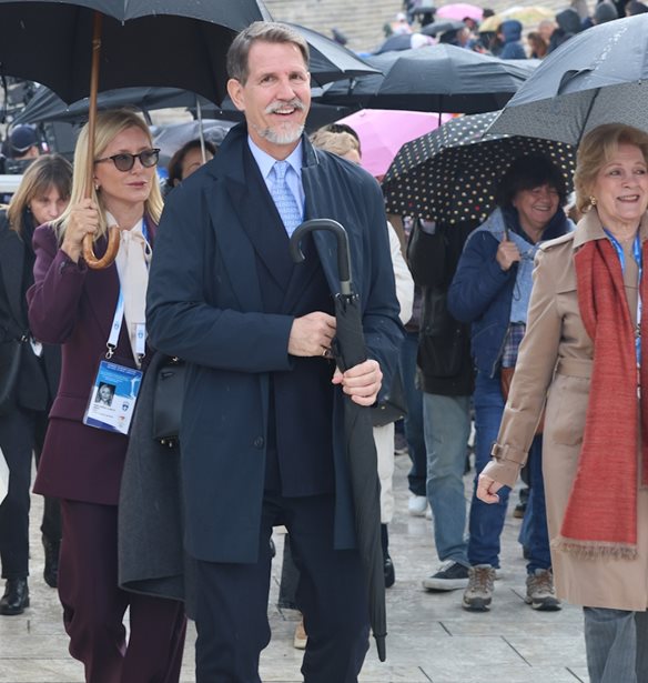 &#x3A0;&#x3CE;&#x3C2; &#x3B7; &#x3C0;&#x3B1;&#x3C1;&#x3BF;&#x3C5;&#x3C3;&#x3AF;&#x3B1; &#x3C4;&#x3B7;&#x3C2; &#x386;&#x3BD;&#x3BD;&#x3B1;&#x3C2; &#x39C;&#x3B1;&#x3C1;&#x3AF;&#x3B1;&#x3C2; &#x3C3;&#x3C4;&#x3BF; &#x39A;&#x3B1;&#x3BB;&#x3BB;&#x3B9;&#x3BC;&#x3AC;&#x3C1;&#x3BC;&#x3B1;&#x3C1;&#x3BF; &#x3C3;&#x3C5;&#x3BD;&#x3B4;&#x3AD;&#x3B5;&#x3C4;&#x3B1;&#x3B9; &#x3BC;&#x3B5; &#x3C4;&#x3BF;&#x3BD; &#x3C4;&#x3AD;&#x3C9;&#x3C2; &#x3B2;&#x3B1;&#x3C3;&#x3B9;&#x3BB;&#x3B9;&#x3AC; &#x39A;&#x3C9;&#x3BD;&#x3C3;&#x3C4;&#x3B1;&#x3BD;&#x3C4;&#x3AF;&#x3BD;&#x3BF;