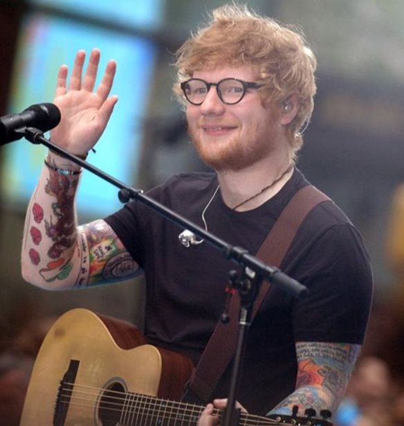 Ed Sheeran: &#x398;&#x3B1; &#x3C4;&#x3C1;&#x3B1;&#x3B3;&#x3BF;&#x3C5;&#x3B4;&#x3AE;&#x3C3;&#x3B5;&#x3B9; &#x3C3;&#x3C4;&#x3BF; &#x3B3;&#x3AC;&#x3BC;&#x3BF; &#x3C4;&#x3BF;&#x3C5; &#x3C0;&#x3C1;&#x3AF;&#x3B3;&#x3BA;&#x3B9;&#x3C0;&#x3B1; Harry &#x3BA;&#x3B1;&#x3B9; &#x3C4;&#x3B7;&#x3C2; Meghan Markle;