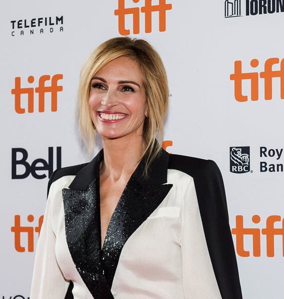 Julia Roberts | &#x388;&#x3B2;&#x3B1;&#x3C8;&#x3B5; &#x3C4;&#x3B1; &#x3BC;&#x3B1;&#x3BB;&#x3BB;&#x3B9;&#x3AC; &#x3C4;&#x3B7;&#x3C2; &#x3C1;&#x3BF;&#x3B6; &#x3BA;&#x3B1;&#x3B9; &#x3C4;&#x3B7;&#x3C2; &#x3C0;&#x3AC;&#x3BD;&#x3B5; &#x3C4;&#x3AD;&#x3BB;&#x3B5;&#x3B9;&#x3B1;