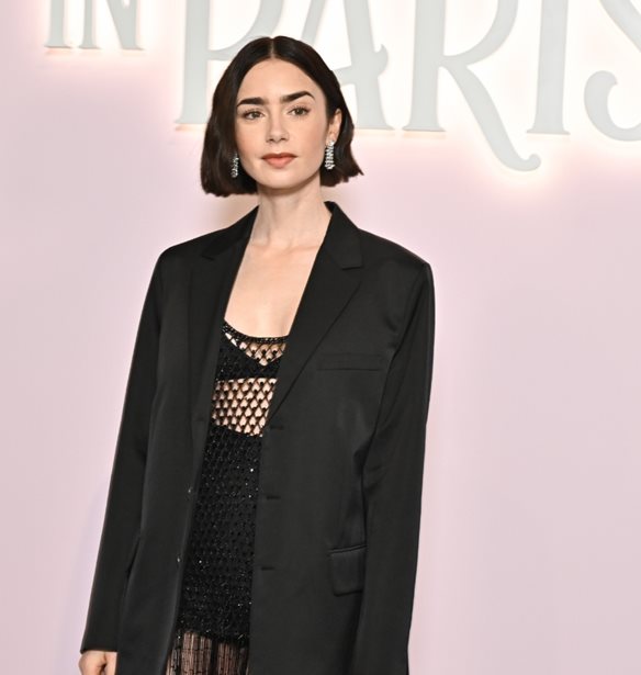 Emily in Paris | &#x397; &#x3B5;&#x3BD;&#x3C4;&#x3C5;&#x3C0;&#x3C9;&#x3C3;&#x3B9;&#x3B1;&#x3BA;&#x3AE; &#x3B4;&#x3B7;&#x3BC;&#x3B9;&#x3BF;&#x3C5;&#x3C1;&#x3B3;&#x3AF;&#x3B1; &#x395;&#x3BB;&#x3BB;&#x3B7;&#x3BD;&#x3AF;&#x3B4;&#x3B1;&#x3C2; &#x3C3;&#x3C7;&#x3B5;&#x3B4;&#x3B9;&#x3AC;&#x3C3;&#x3C4;&#x3C1;&#x3B9;&#x3B1;&#x3C2; &#x3C0;&#x3BF;&#x3C5; &#x3C6;&#x3BF;&#x3C1;&#x3AC; &#x3B7; Lily Collins &#x3C3;&#x3C4;&#x3BF;&#x3BD; &#x3BD;&#x3AD;&#x3BF; &#x3BA;&#x3CD;&#x3BA;&#x3BB;&#x3BF; &#x3C4;&#x3B7;&#x3C2; &#x3C3;&#x3B5;&#x3B9;&#x3C1;&#x3AC;&#x3C2;