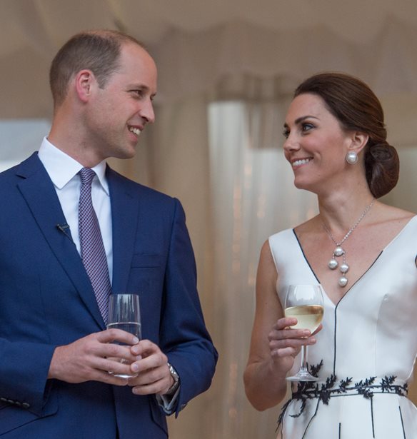 Kate Middleton: &#x3A4;&#x3B1; &#x3C0;&#x3C1;&#x3CE;&#x3C4;&#x3B1; &#x3BA;&#x3BF;&#x3BC;&#x3C8;&#x3AC; outfits &#x3C4;&#x3BF;&#x3C5; &#x3BD;&#x3AD;&#x3BF;&#x3C5; &#x3C4;&#x3B7;&#x3C2; &#x3C4;&#x3B1;&#x3BE;&#x3B9;&#x3B4;&#x3B9;&#x3BF;&#x3CD;