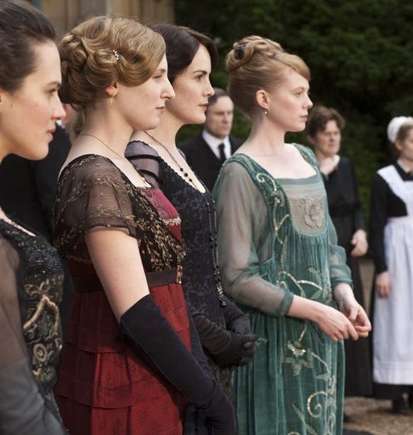 To Downton Abbey &#x3B3;&#x3AF;&#x3BD;&#x3B5;&#x3C4;&#x3B1;&#x3B9; &#x3C4;&#x3B1;&#x3B9;&#x3BD;&#x3AF;&#x3B1; (&#x3AF;&#x3C3;&#x3C9;&#x3C2; &#x3C3;&#x3C5;&#x3BD;&#x3C4;&#x3BF;&#x3BC;&#x3CC;&#x3C4;&#x3B5;&#x3C1;&#x3B1; &#x3B1;&#x3C0;&#x3CC; &#x3CC;&#x3C4;&#x3B9; &#x3C0;&#x3B5;&#x3C1;&#x3B9;&#x3BC;&#x3AD;&#x3BD;&#x3B1;&#x3BC;&#x3B5;)