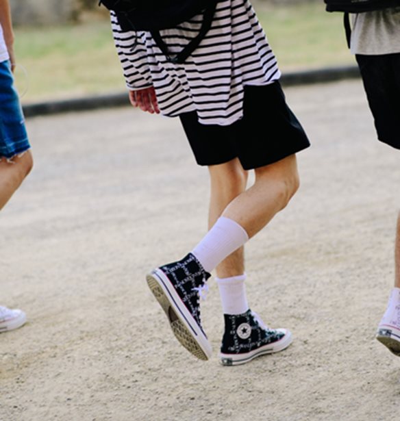 &#x39F; JW Anderson &#x3C3;&#x3C7;&#x3B5;&#x3B4;&#x3B9;&#x3AC;&#x3B6;&#x3B5;&#x3B9; &#x3C4;&#x3B7;&#x3BD; &#x3C0;&#x3B9;&#x3BF; stylish &#x3B5;&#x3BA;&#x3B4;&#x3BF;&#x3C7;&#x3AE; &#x3C4;&#x3C9;&#x3BD; &#x3BA;&#x3BB;&#x3B1;&#x3C3;&#x3C3;&#x3B9;&#x3BA;&#x3CE;&#x3BD; Converse